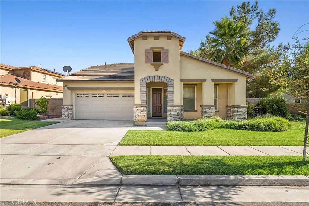 4 bed, 3.5 bath, 2575 sqft, $3,300 — Photo 1