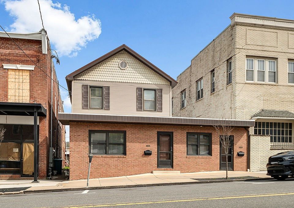1st image of 1023 Philadelphia St