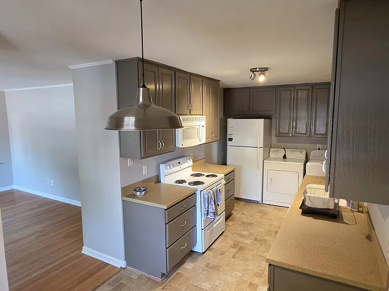 813 E Davie St — Photo 10