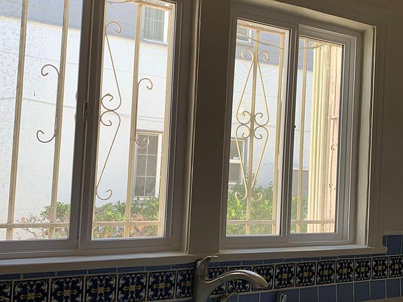5th image of 822 S Curson Ave #4