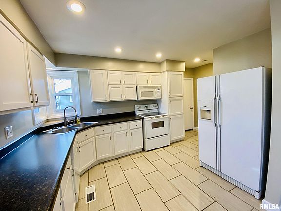 4th image of 1262 Spruce Ave