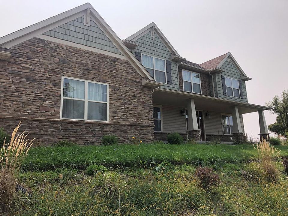 1st image of 150 Warwick Dr