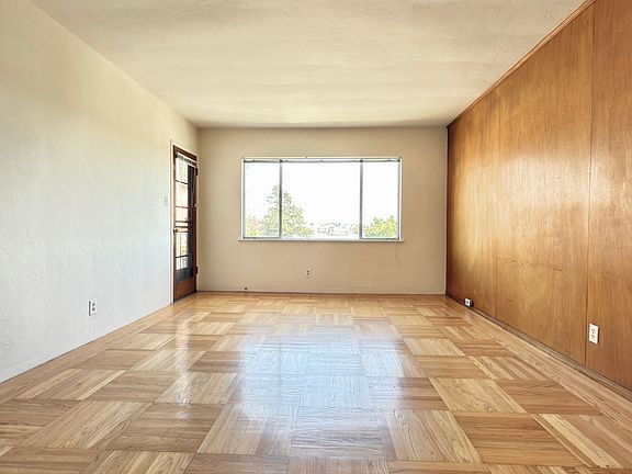 4th image of 101 17th St #10
