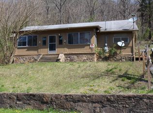 13 Route, Hinton, WV 25951
