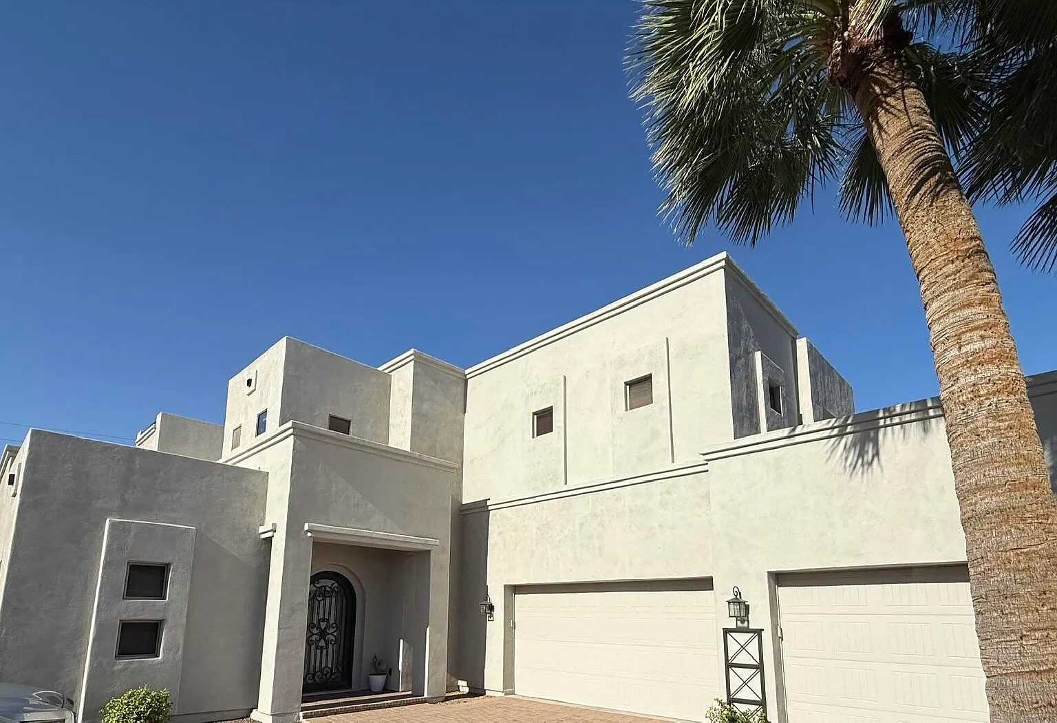 5 bed, 4.5 bath, 3433 sqft, $6,000 — Photo 2
