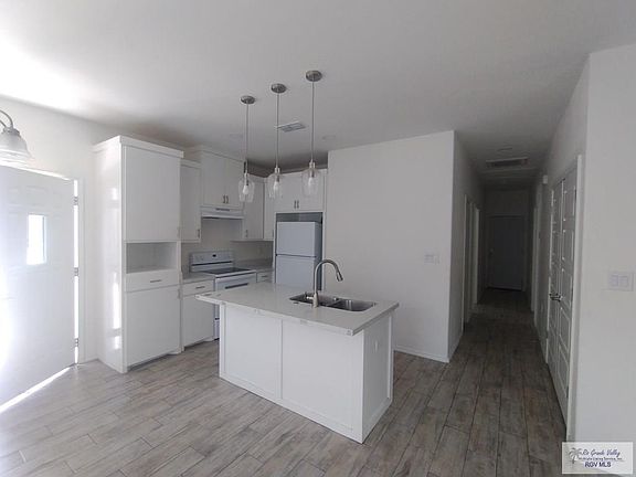 4th image of 2332 S Valley Cir #A
