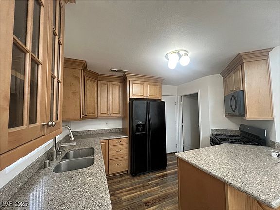 5th image of 4211 Dobson Dr
