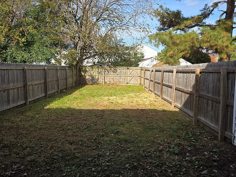 5602 Banbury Ct — Photo 21