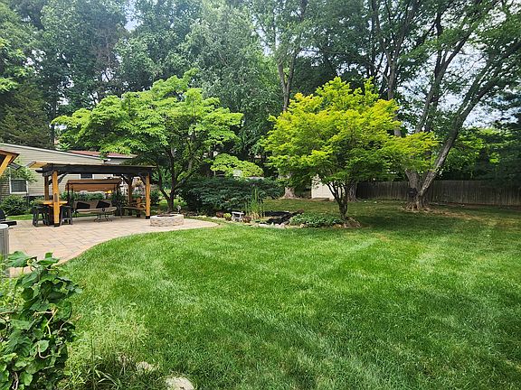 3rd image of 11805 Cherry Grove Dr