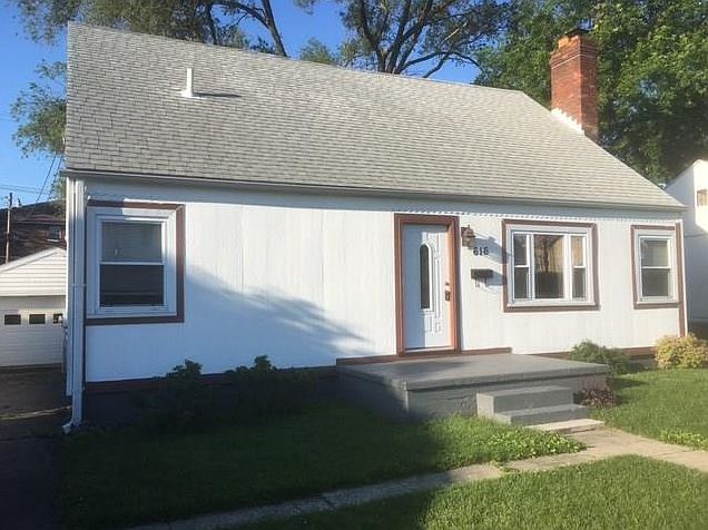 1st image of 616 W Main St