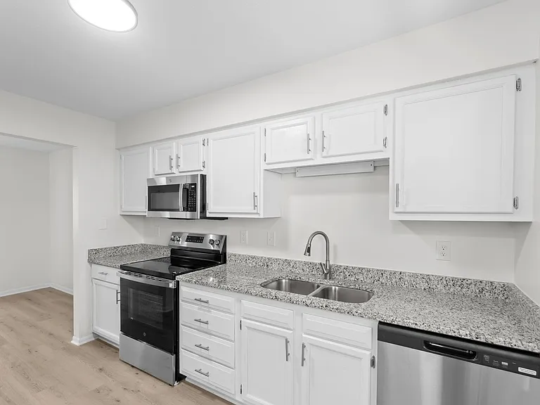 184 S Franklin St — Photo 22