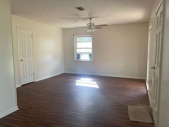4th image of 735 University Dr