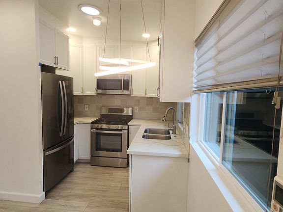 3rd image of 2229 Boundary St