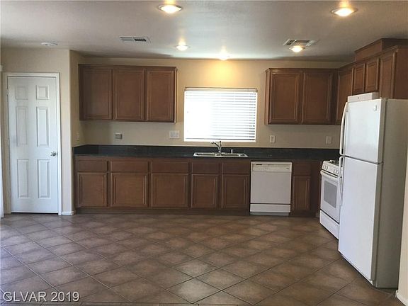 4th image of 7482 Wine Creek St