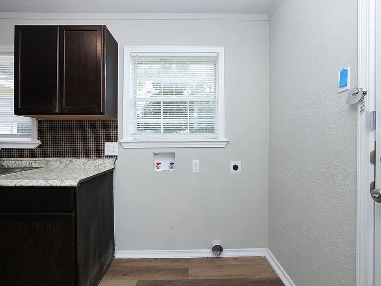 9026 Lake Forest Blvd — Photo 10