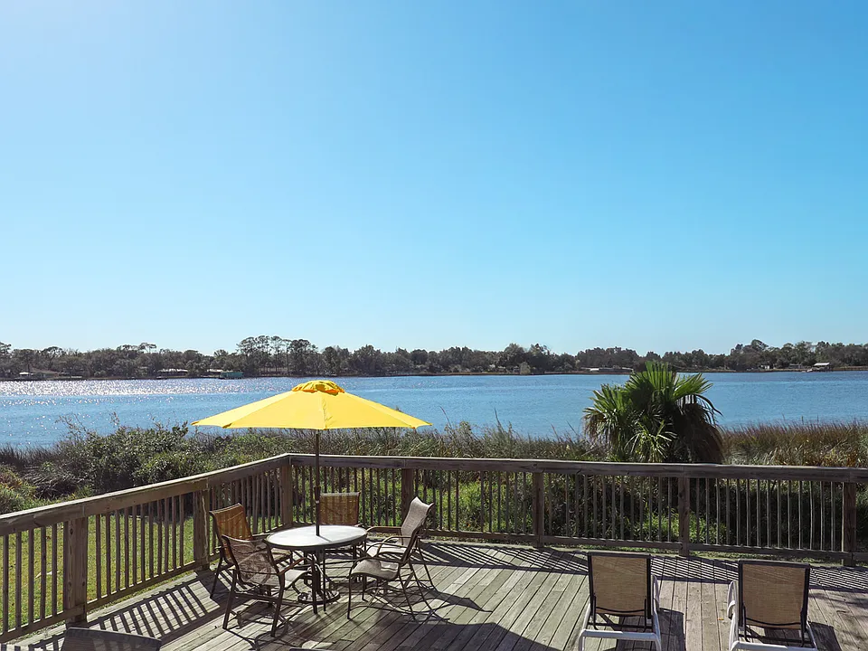 Island Pointe