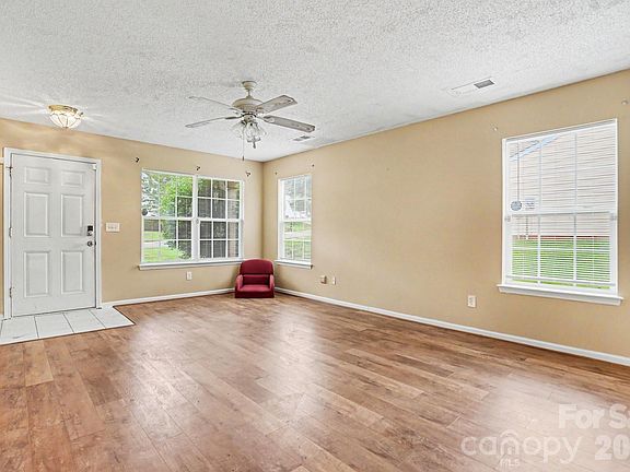 4th image of 2343 Mancke Dr