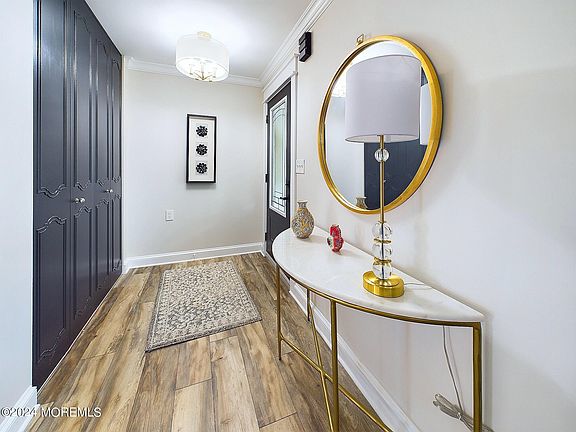 4th image of 830A Dumbarton Drive
