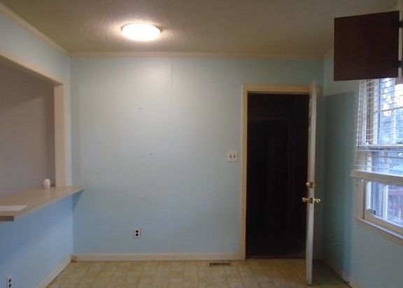 3rd image of 303 E Texas Ave