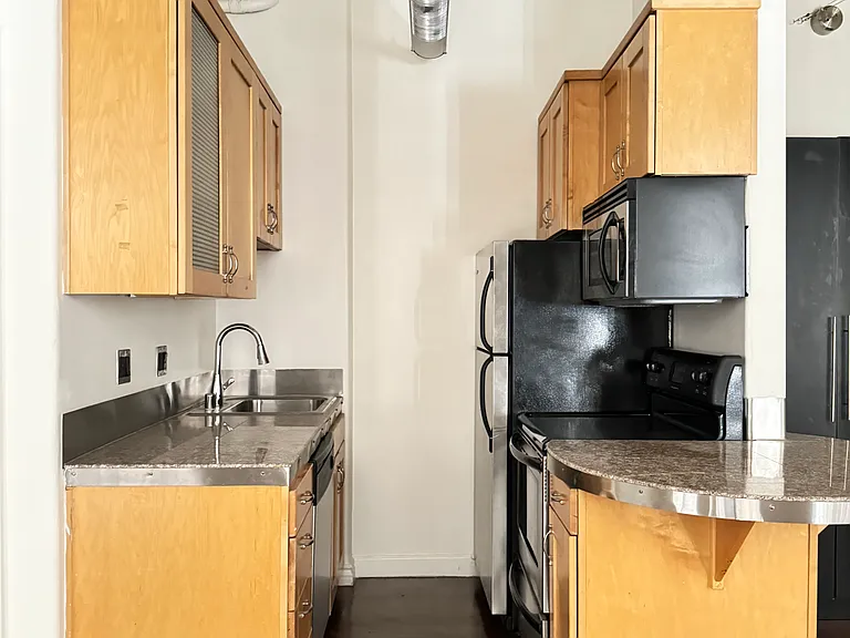 312 W 5th St #521 — Photo 6