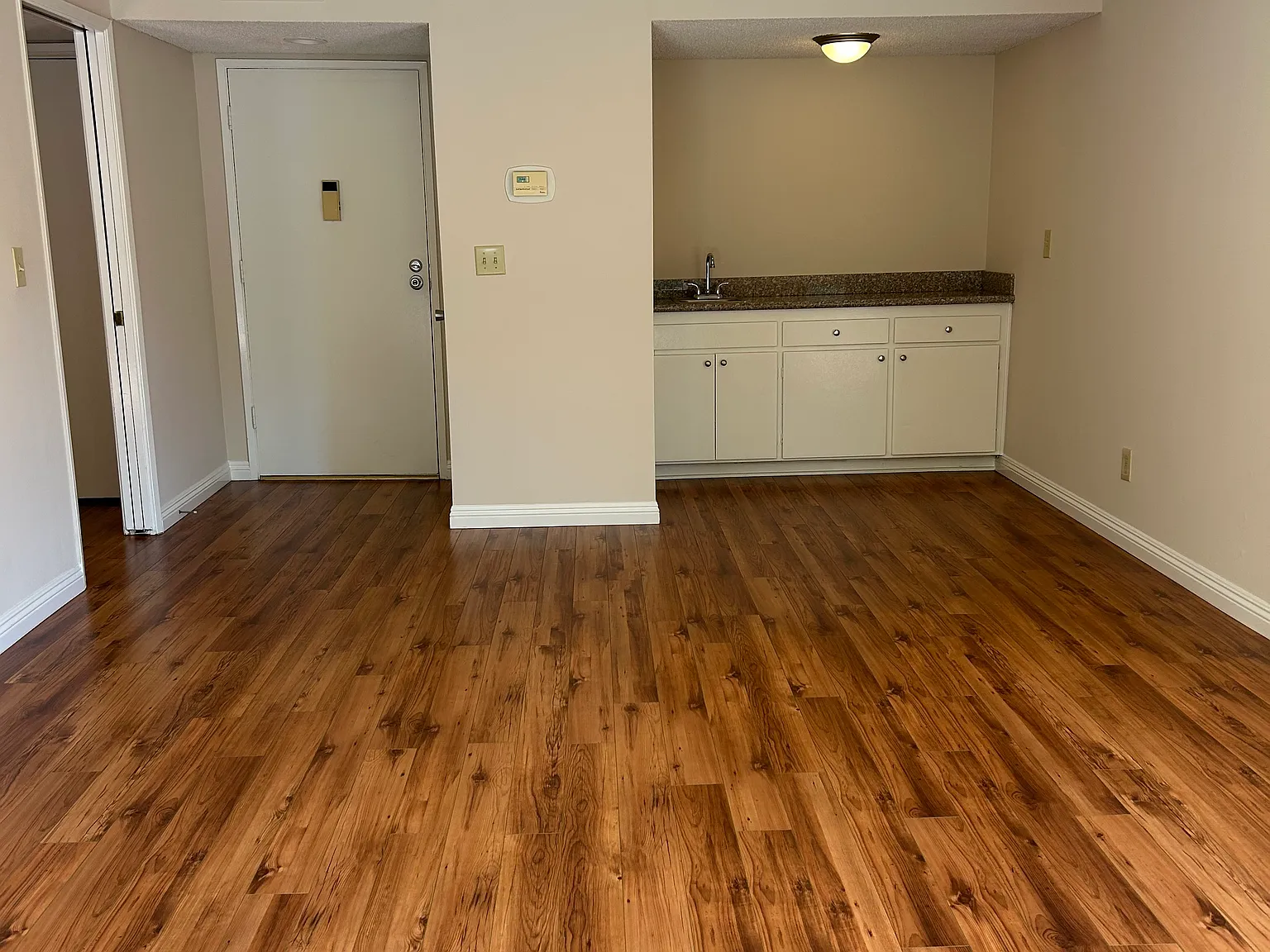 350 S Oakland Ave — Photo 4