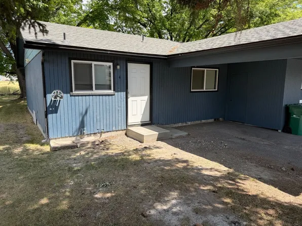 2 bed 1 bath apartment in Merrill, Oregon, 612 3rd St #4, Merrill, OR 97633