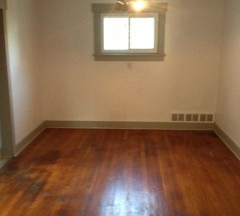Dining room btwn kitchen and living room