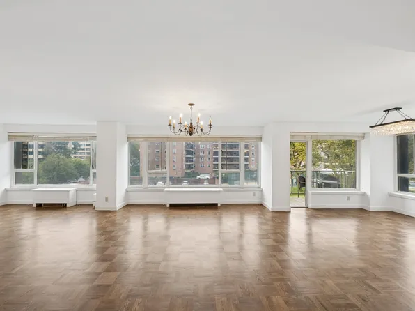 166-25 Powells Cove Boulevard image 4 of 40