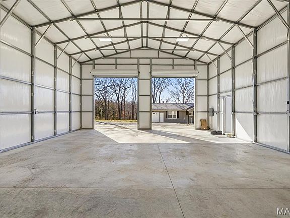 3rd image of 10290 Woodland Rd