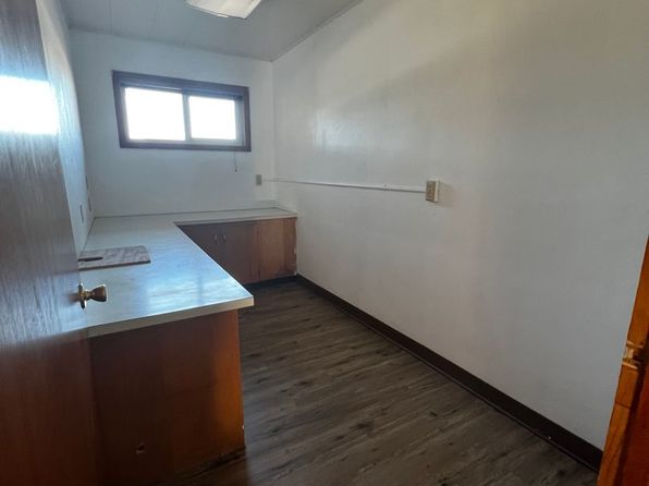 802-806 SE Queen Ave