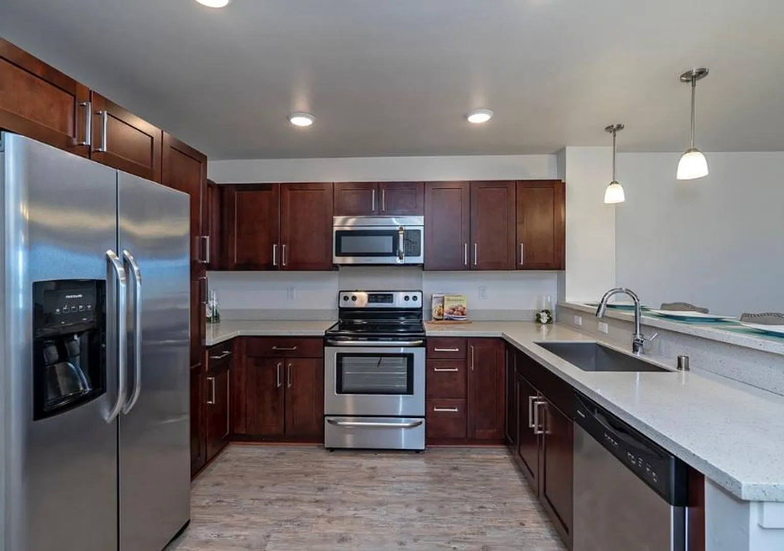 3 bedroom, 3 bath townhome in Ewa with 5 parking stalls! — Photo 2