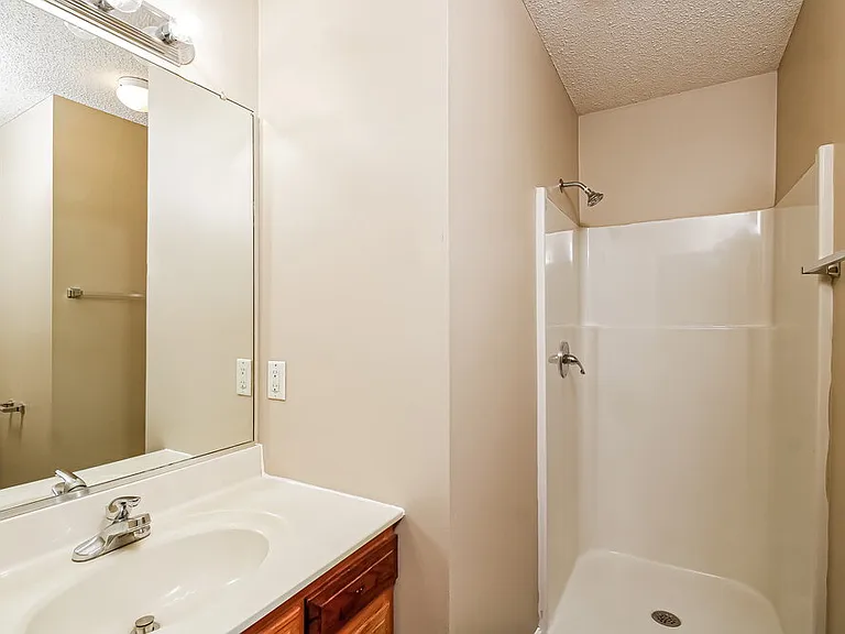 330 W Holt St — Photo 14