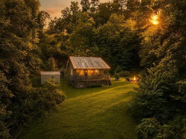 448 McCoy Hill Rd, Franklin, NC 28734