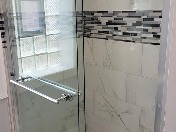 4th image of 6236 N Albany Ave #1