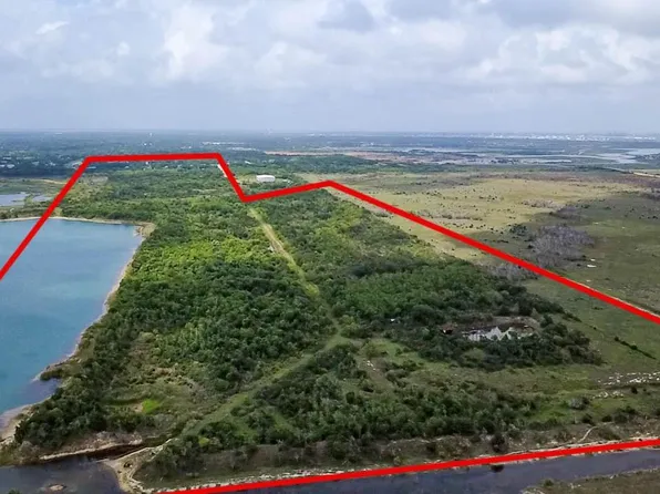 7600 Gulf St, Hitchcock, TX 77563