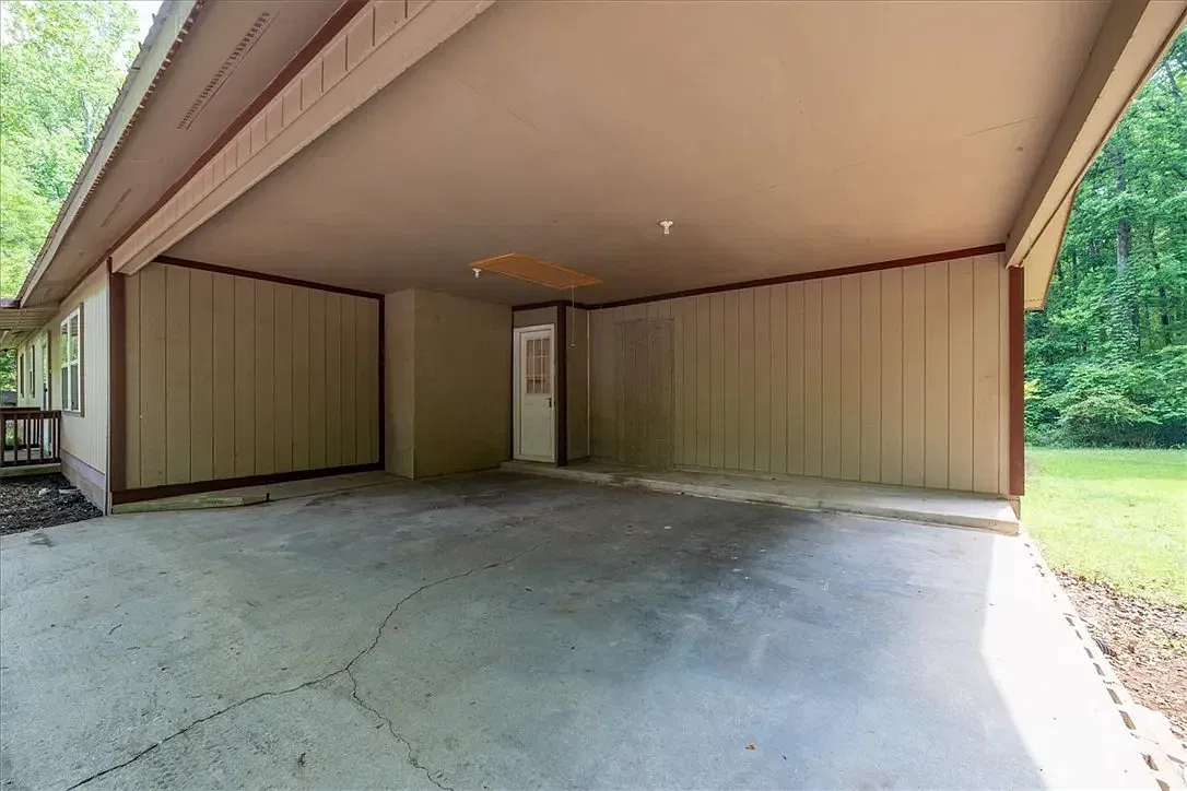 4 bed, 1400 sqft, $1,600 — Photo 2