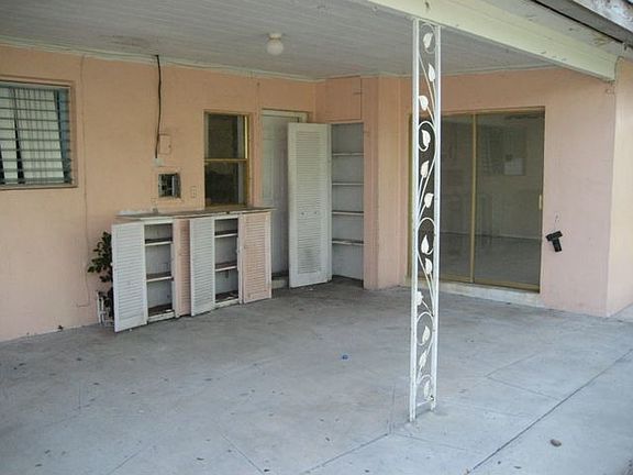 5th image of 19501 NW 1st Ct