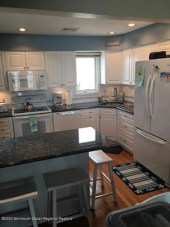 4 bed, 1459 sqft, $7,500 — Photo 3