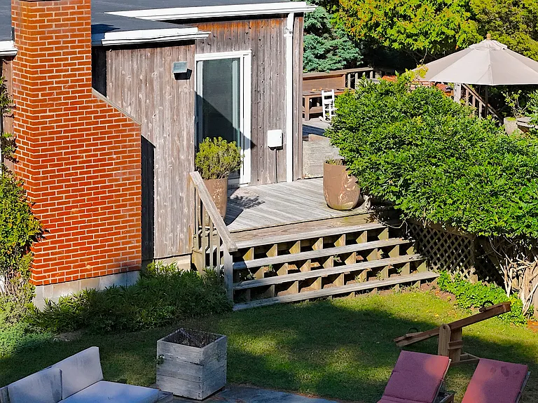 Manor Ln — Photo 17