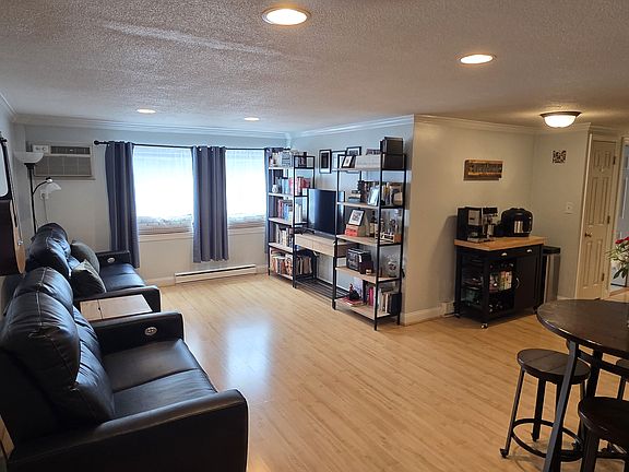 3rd image of 588 Main St APT 1D