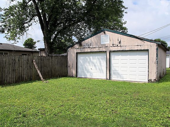 2nd image of 1220 E 1st St