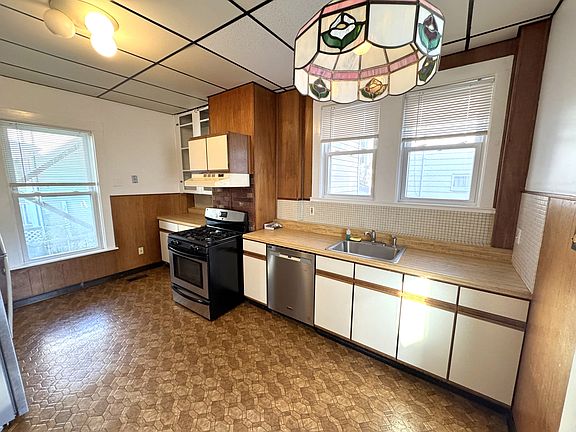 4th image of 17 Upham St Floor 2