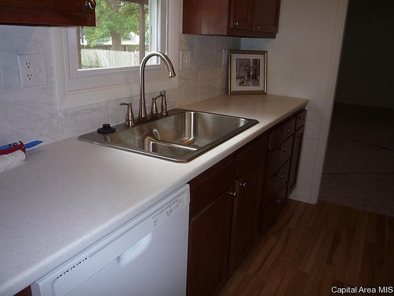 5th image of 501 Red Bud Ln