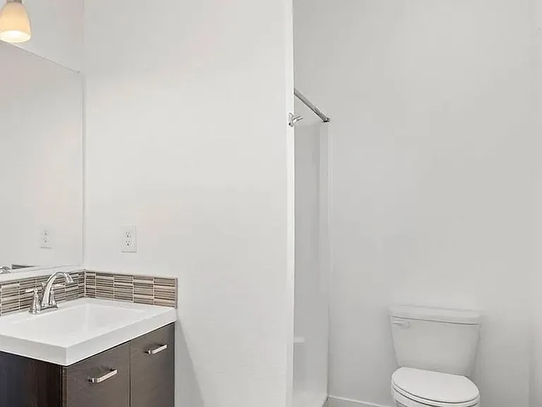 4384 N Gantenbein Ave — Photo 21