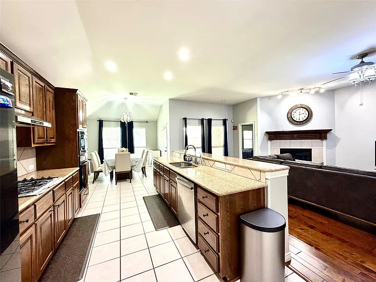 10312 Flat Creek Trl — Photo 15
