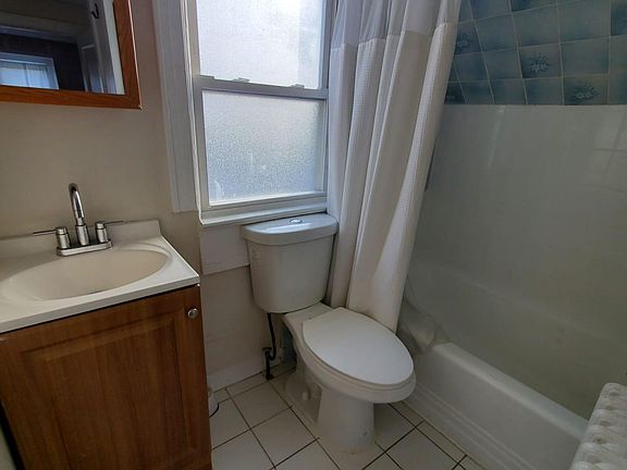 3rd image of 166 Beechwood Ave APT 2