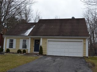 335 Pebbleview Dr, Rochester, NY 14612