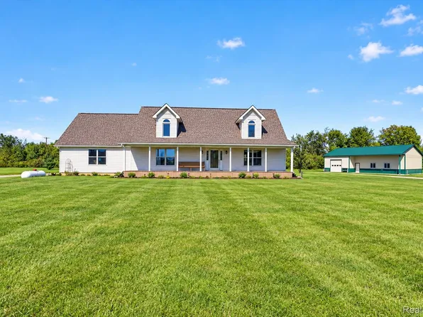 800 Mary Lee Dr, Carleton, MI 48117