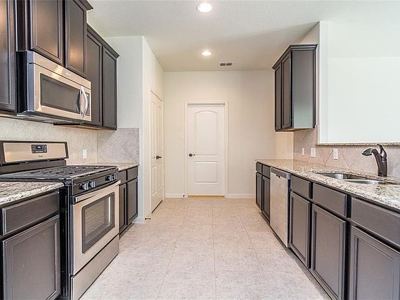 5th image of 429 Winchester Dr