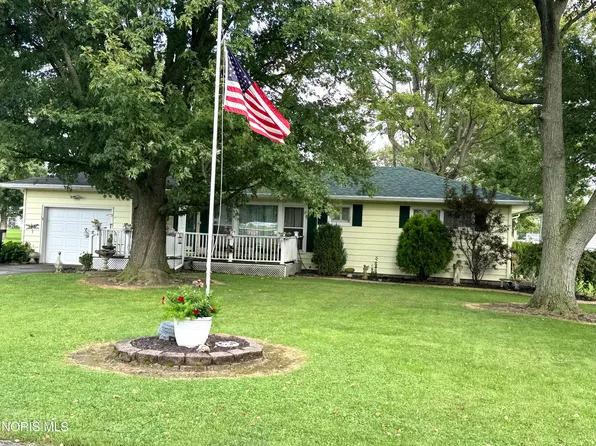 520 N Lind St, Deshler, OH 43516